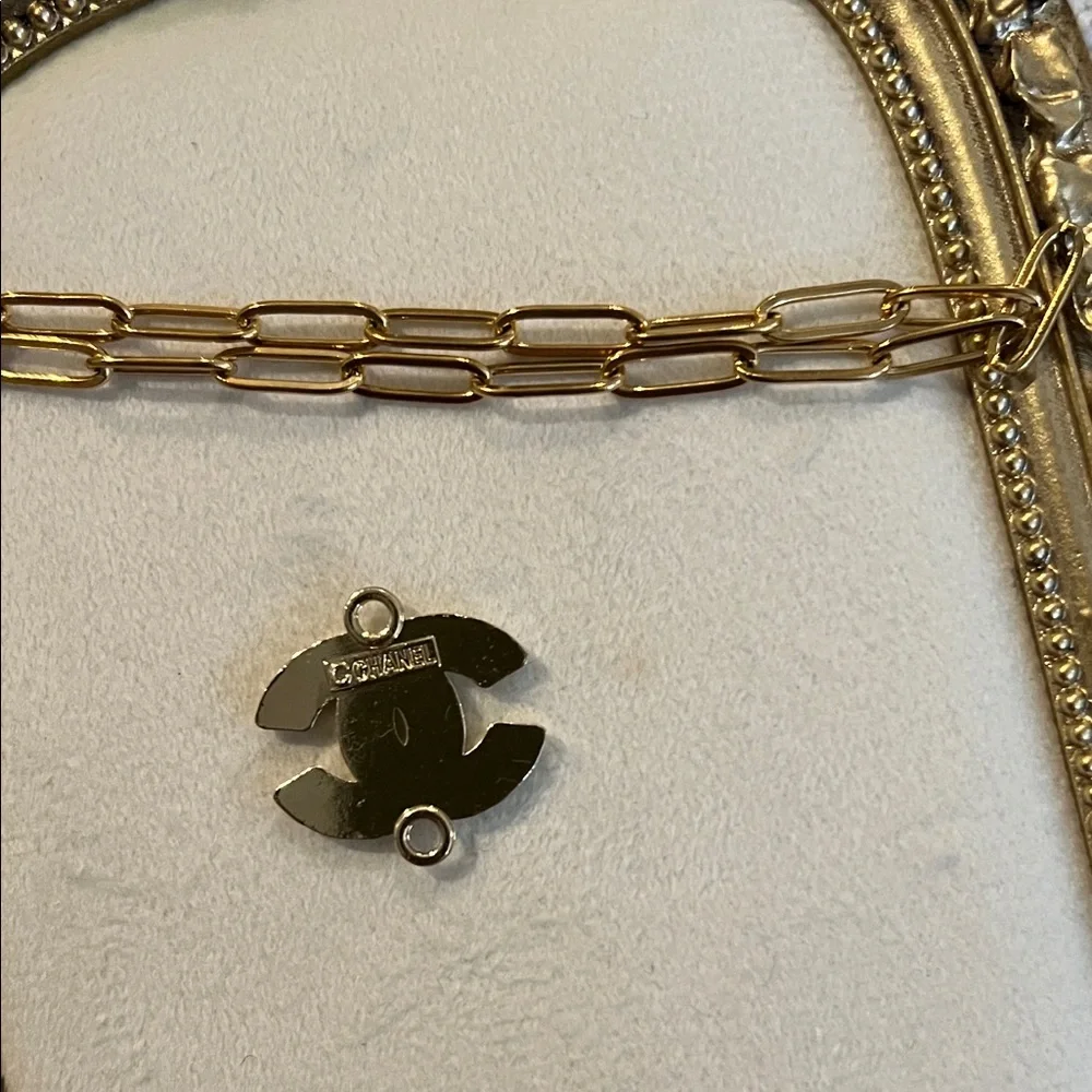 CHANEL Gold crystal connector charm - Picture 3 of 3